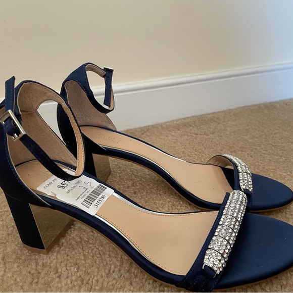 NWT Navy Blue heels - Picture 3 of 3